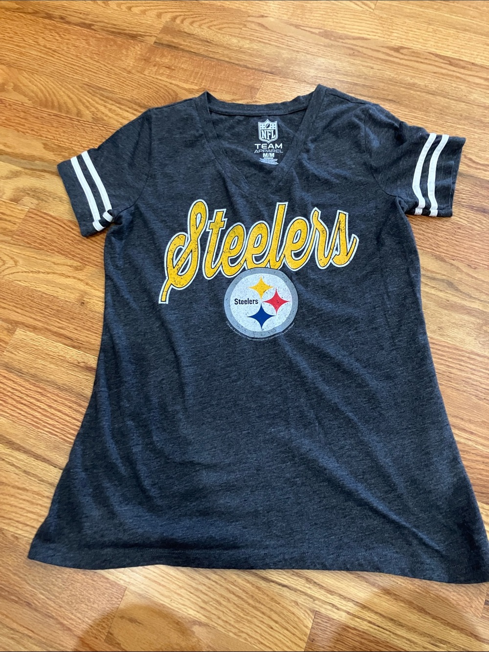 Steelers Team Apparel Black & Yellow Steelers Women’s V‑Neck Tee Sz M EUC